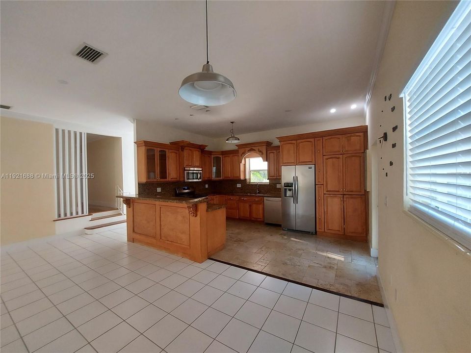 For Rent: $4,500 (4 beds, 3 baths, 1685 Square Feet)