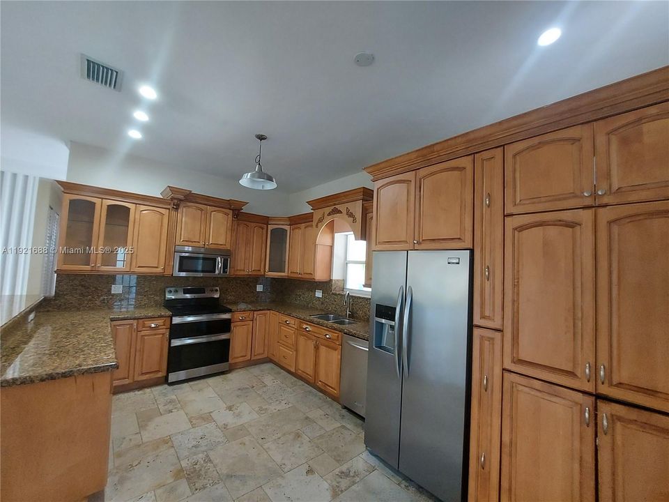 For Rent: $4,500 (4 beds, 3 baths, 1685 Square Feet)