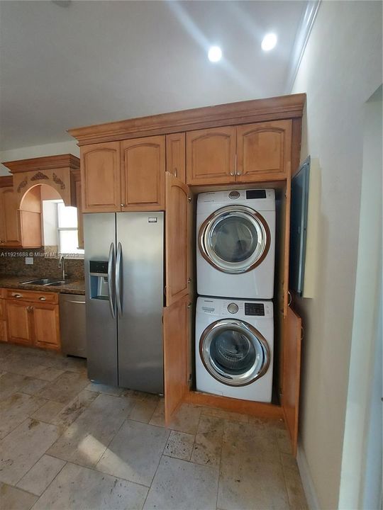 For Rent: $4,500 (4 beds, 3 baths, 1685 Square Feet)