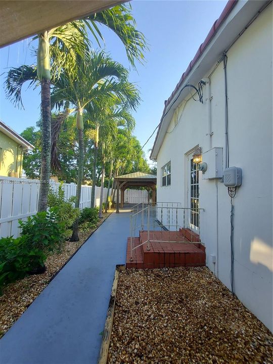 For Rent: $4,500 (4 beds, 3 baths, 1685 Square Feet)