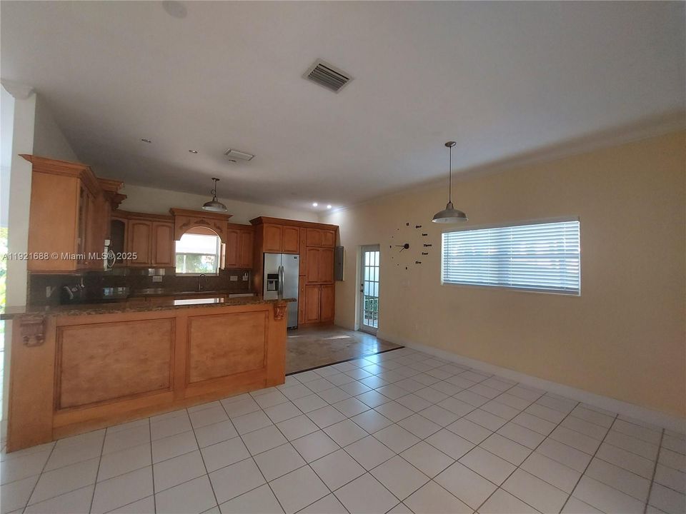 For Rent: $4,500 (4 beds, 3 baths, 1685 Square Feet)