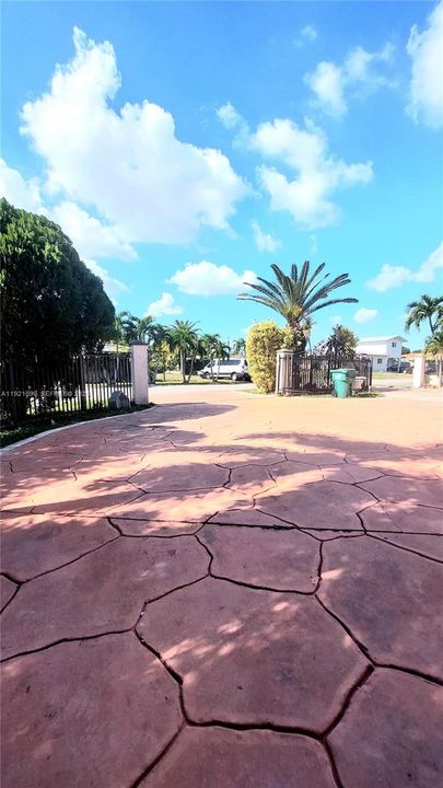 На продажу: $750,000 (3 спален, 1 ванн, 2104 Квадратных фут)