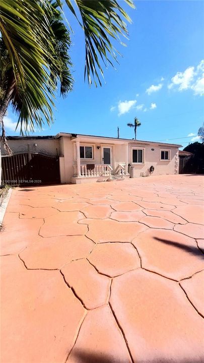 На продажу: $750,000 (3 спален, 1 ванн, 2104 Квадратных фут)