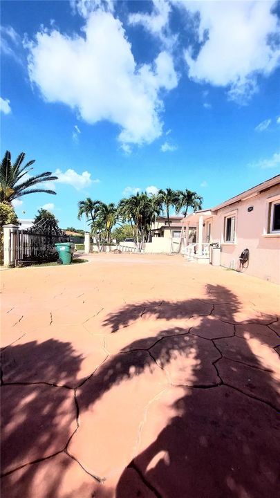 На продажу: $750,000 (3 спален, 1 ванн, 2104 Квадратных фут)