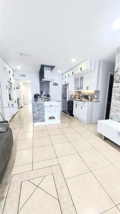 На продажу: $750,000 (3 спален, 1 ванн, 2104 Квадратных фут)