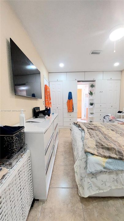 На продажу: $750,000 (3 спален, 1 ванн, 2104 Квадратных фут)