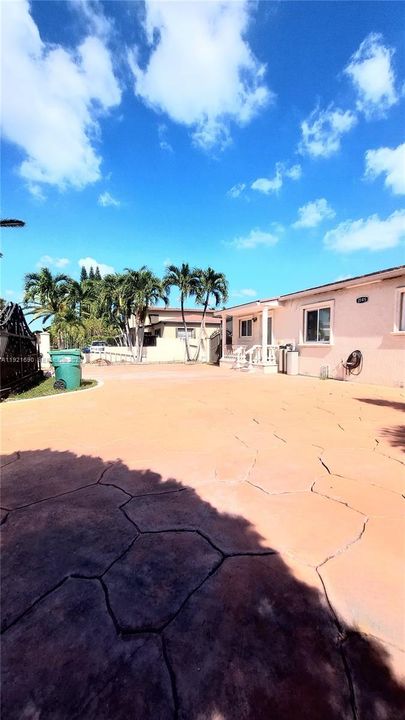 На продажу: $750,000 (3 спален, 1 ванн, 2104 Квадратных фут)