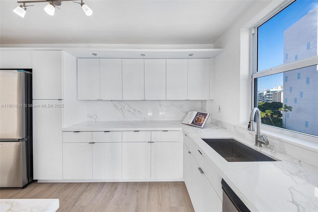 На продажу: $899,000 (2 спален, 2 ванн, 1770 Квадратных фут)