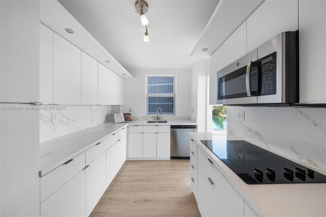 На продажу: $899,000 (2 спален, 2 ванн, 1770 Квадратных фут)