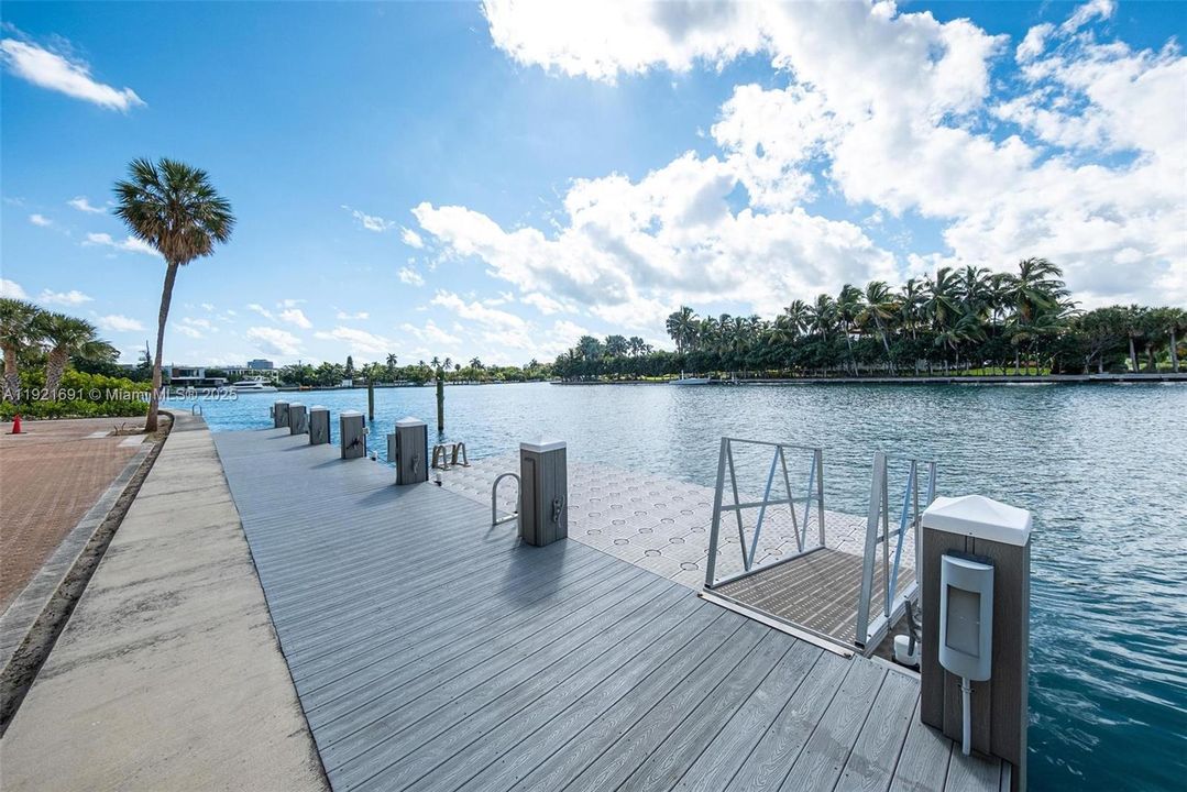 На продажу: $899,000 (2 спален, 2 ванн, 1770 Квадратных фут)