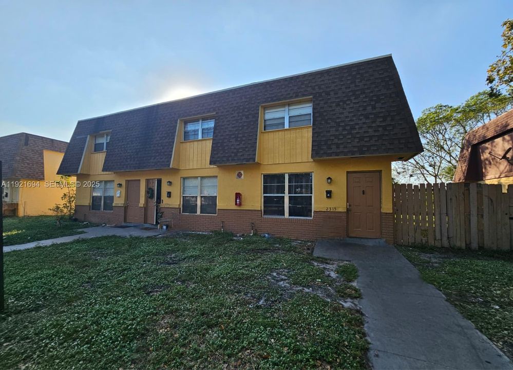 待售: $850,000 (0 贝兹, 0 浴室, 3013 平方英尺)