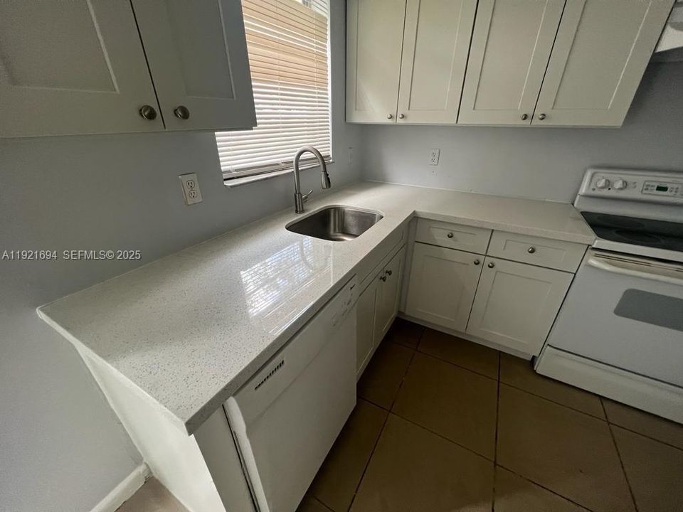 待售: $850,000 (0 贝兹, 0 浴室, 3013 平方英尺)