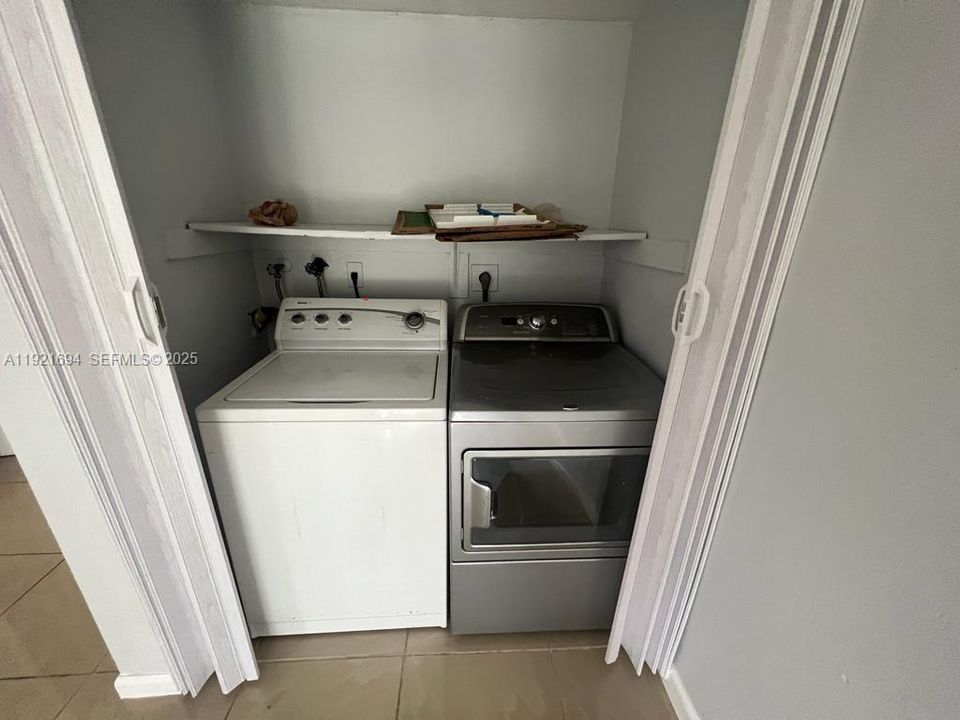 待售: $850,000 (0 贝兹, 0 浴室, 3013 平方英尺)