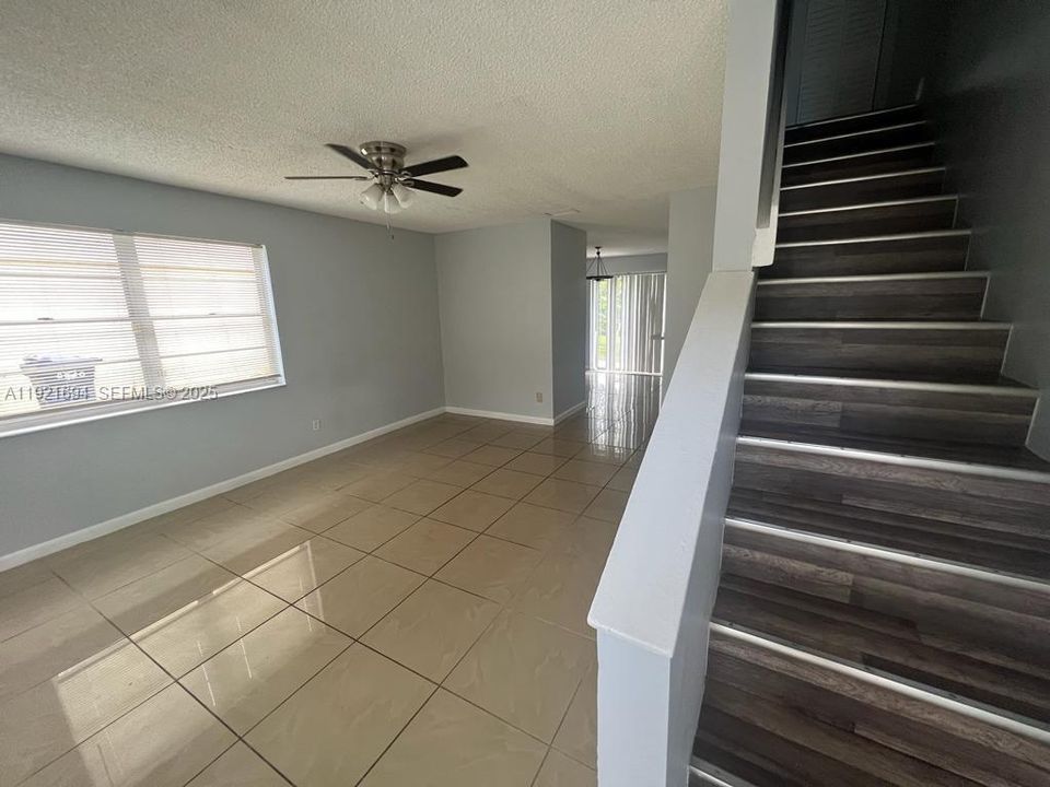 待售: $850,000 (0 贝兹, 0 浴室, 3013 平方英尺)