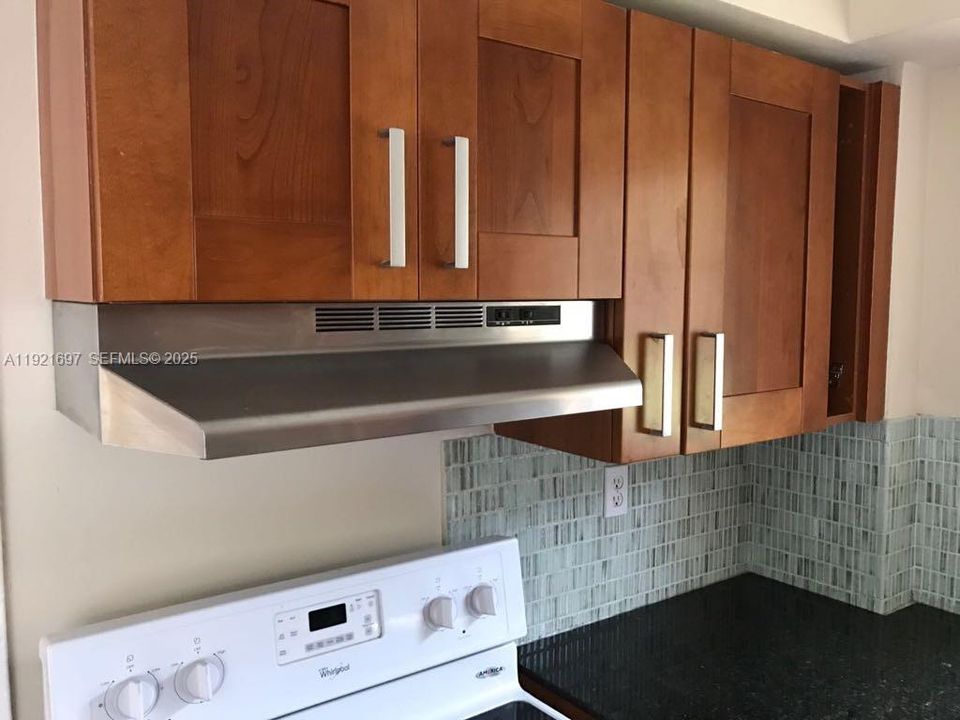 В аренду: $2,400 (3 спален, 2 ванн, 1116 Квадратных фут)