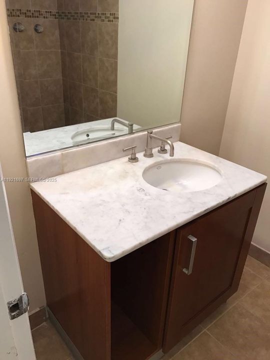 В аренду: $2,400 (3 спален, 2 ванн, 1116 Квадратных фут)