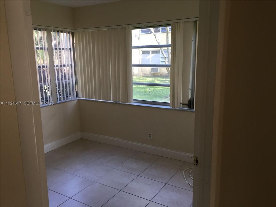 В аренду: $2,400 (3 спален, 2 ванн, 1116 Квадратных фут)