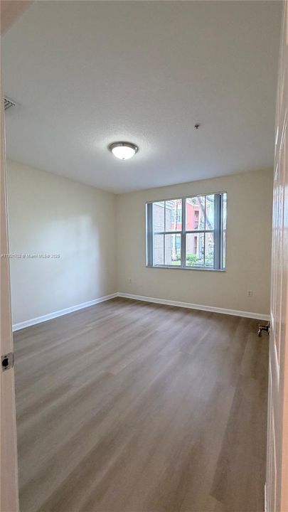 For Rent: $1,950 (1 beds, 1 baths, 775 Square Feet)