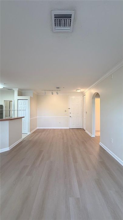 For Rent: $1,950 (1 beds, 1 baths, 775 Square Feet)