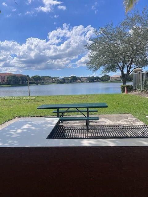 For Rent: $1,950 (1 beds, 1 baths, 775 Square Feet)