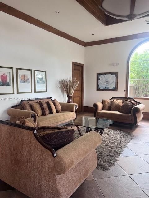 For Rent: $1,950 (1 beds, 1 baths, 775 Square Feet)