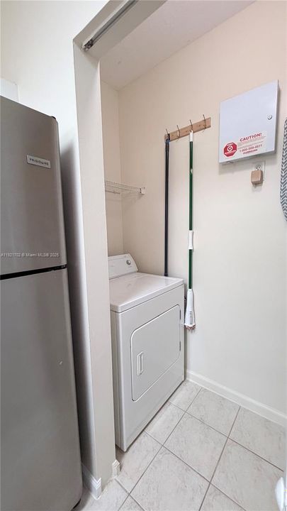 For Rent: $1,950 (1 beds, 1 baths, 775 Square Feet)