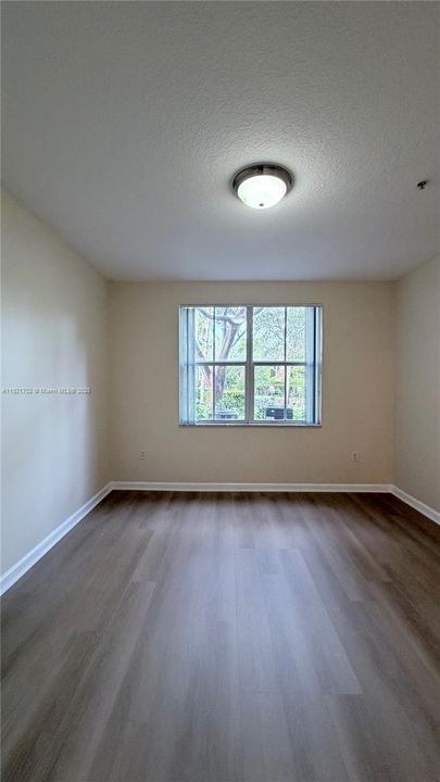 For Rent: $1,950 (1 beds, 1 baths, 775 Square Feet)