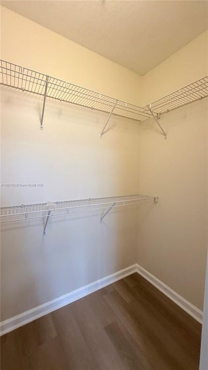 For Rent: $1,950 (1 beds, 1 baths, 775 Square Feet)