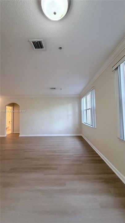 For Rent: $1,950 (1 beds, 1 baths, 775 Square Feet)