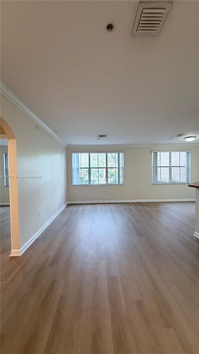 For Rent: $1,950 (1 beds, 1 baths, 775 Square Feet)