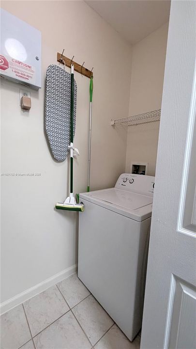 For Rent: $1,950 (1 beds, 1 baths, 775 Square Feet)