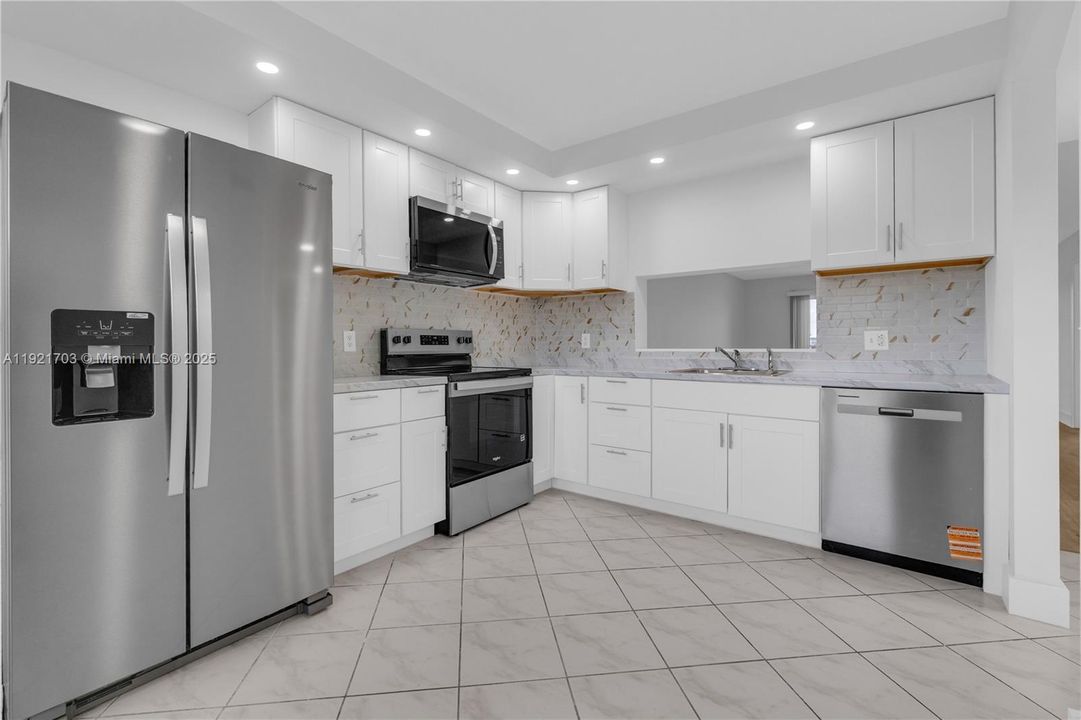 待售: $249,900 (2 贝兹, 2 浴室, 1192 平方英尺)