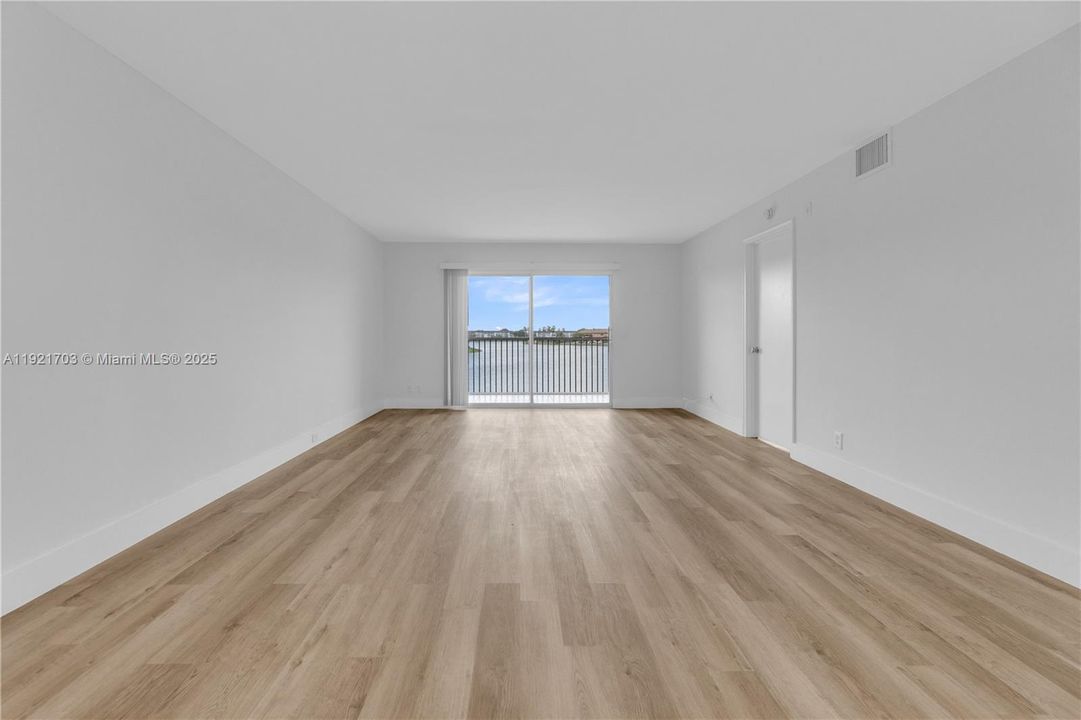 待售: $249,900 (2 贝兹, 2 浴室, 1192 平方英尺)