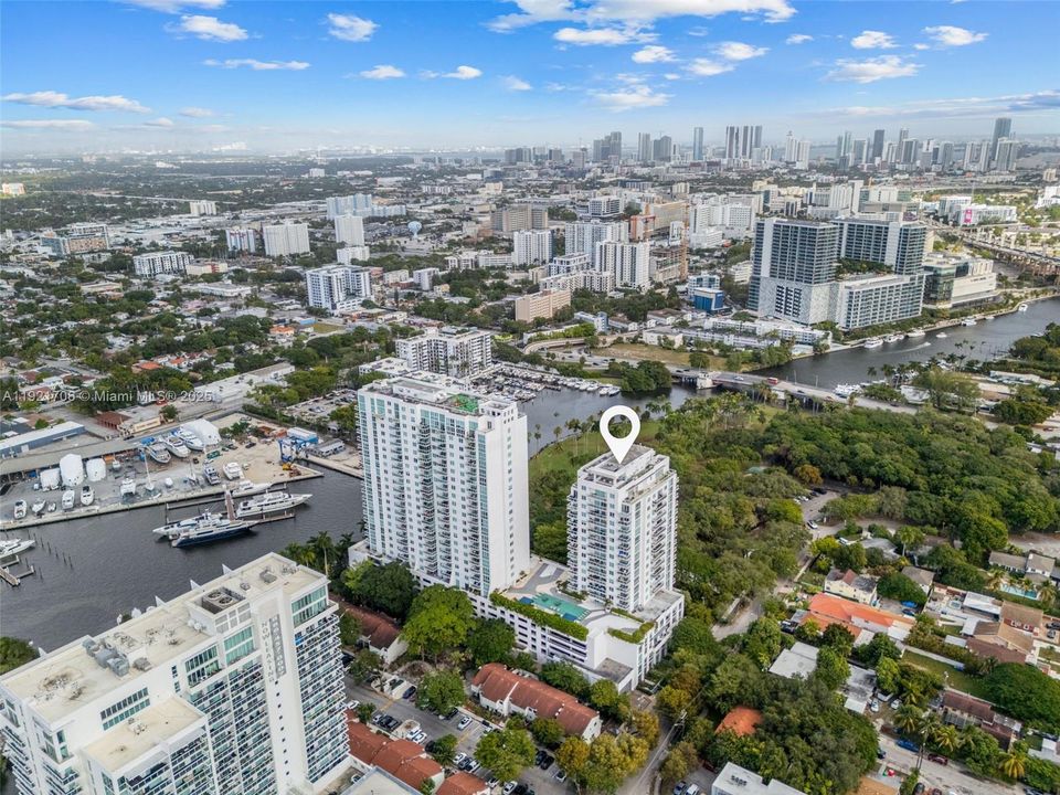 For Sale: $300,000 (1 beds, 2 baths, 803 Square Feet)