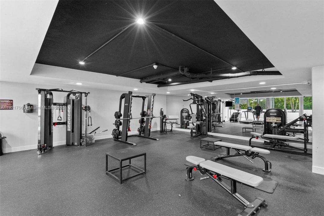 For Sale: $300,000 (1 beds, 2 baths, 803 Square Feet)