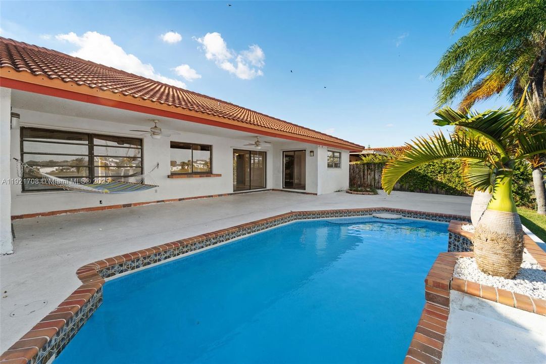 For Sale: $825,000 (4 beds, 2 baths, 1890 Square Feet)