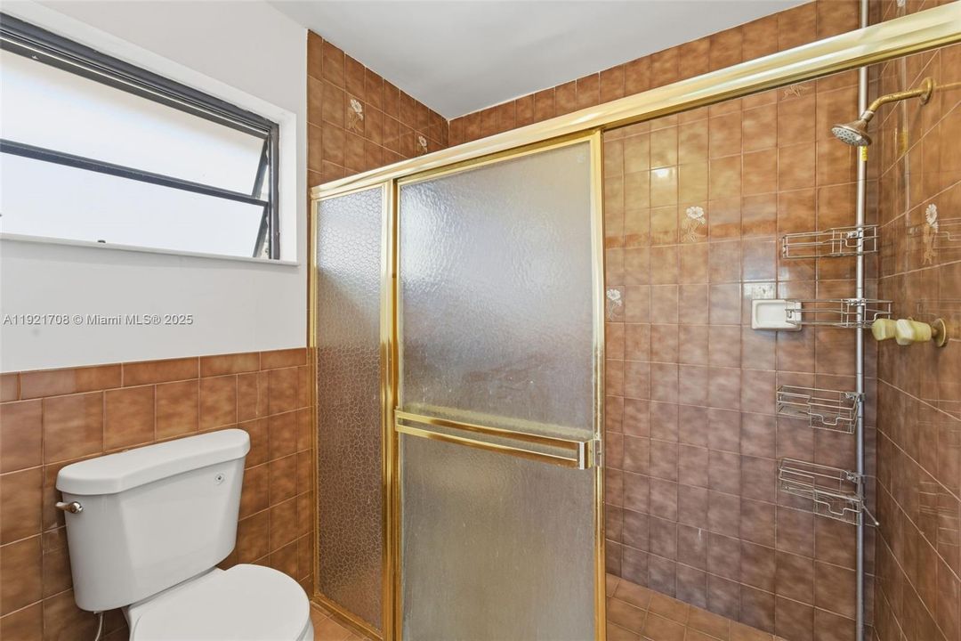 For Sale: $825,000 (4 beds, 2 baths, 1890 Square Feet)