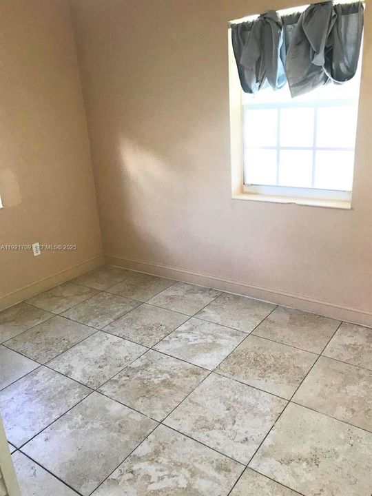 待售: $450,000 (5 贝兹, 2 浴室, 1602 平方英尺)