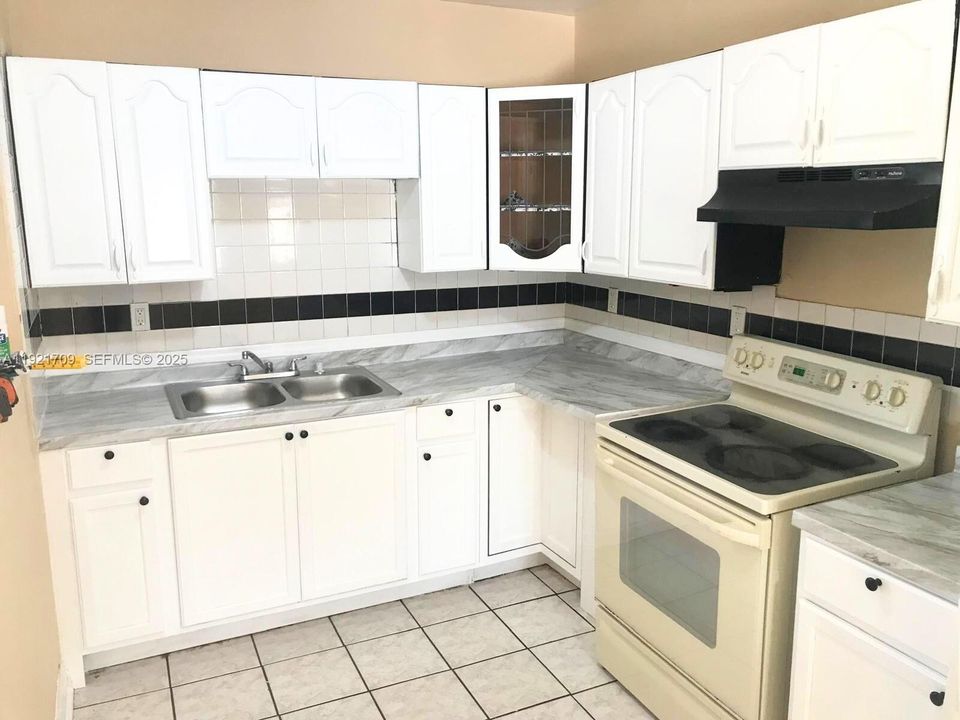 待售: $450,000 (5 贝兹, 2 浴室, 1602 平方英尺)