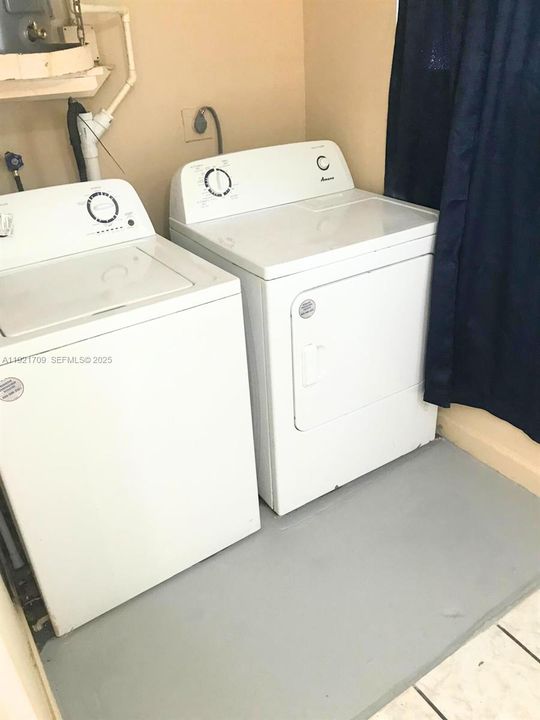 待售: $450,000 (5 贝兹, 2 浴室, 1602 平方英尺)