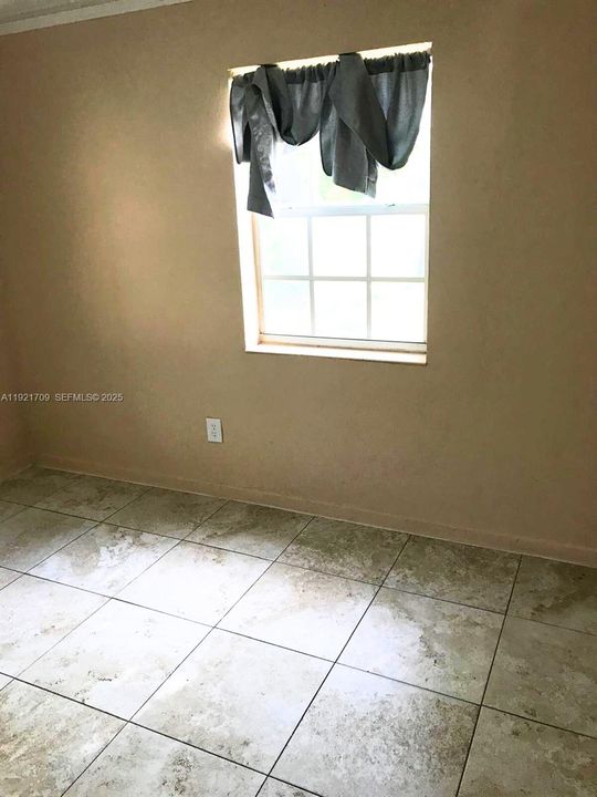 待售: $450,000 (5 贝兹, 2 浴室, 1602 平方英尺)