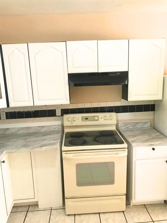 待售: $450,000 (5 贝兹, 2 浴室, 1602 平方英尺)