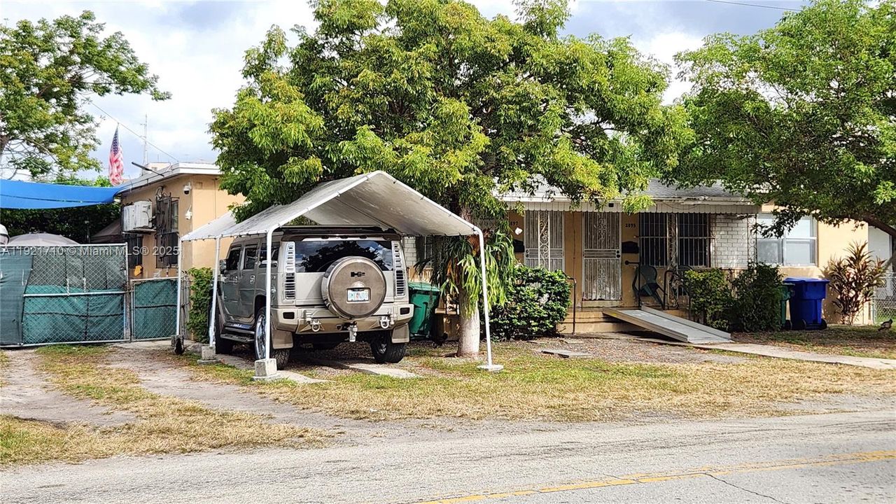 Под контрактом: $590,000 (0 спален, 0 ванн, 1378 Квадратных фут)