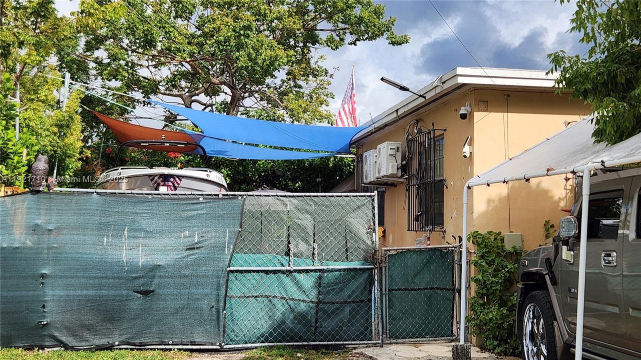 Под контрактом: $590,000 (0 спален, 0 ванн, 1378 Квадратных фут)