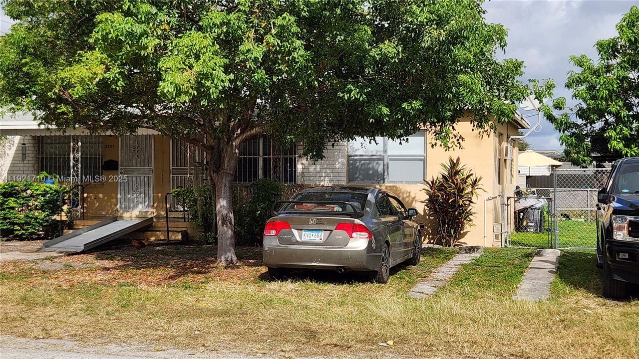 Под контрактом: $590,000 (0 спален, 0 ванн, 1378 Квадратных фут)