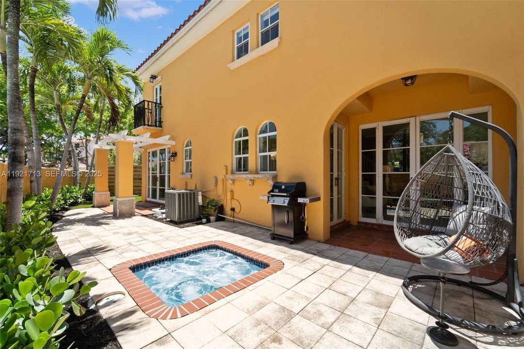 待售: $925,000 (3 贝兹, 2 浴室, 1840 平方英尺)