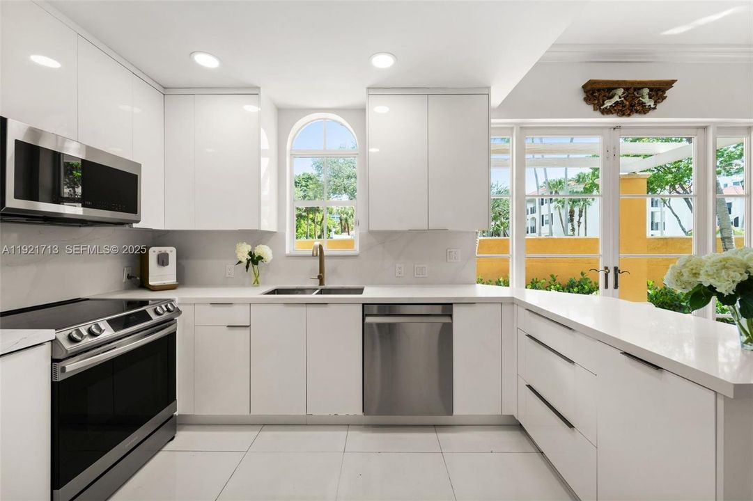 待售: $925,000 (3 贝兹, 2 浴室, 1840 平方英尺)