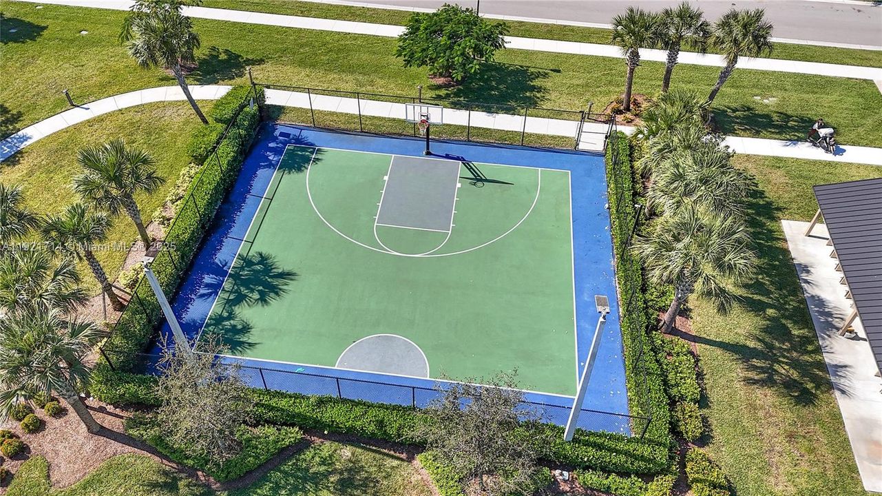 For Rent: $4,195 (4 beds, 2 baths, 2377 Square Feet)