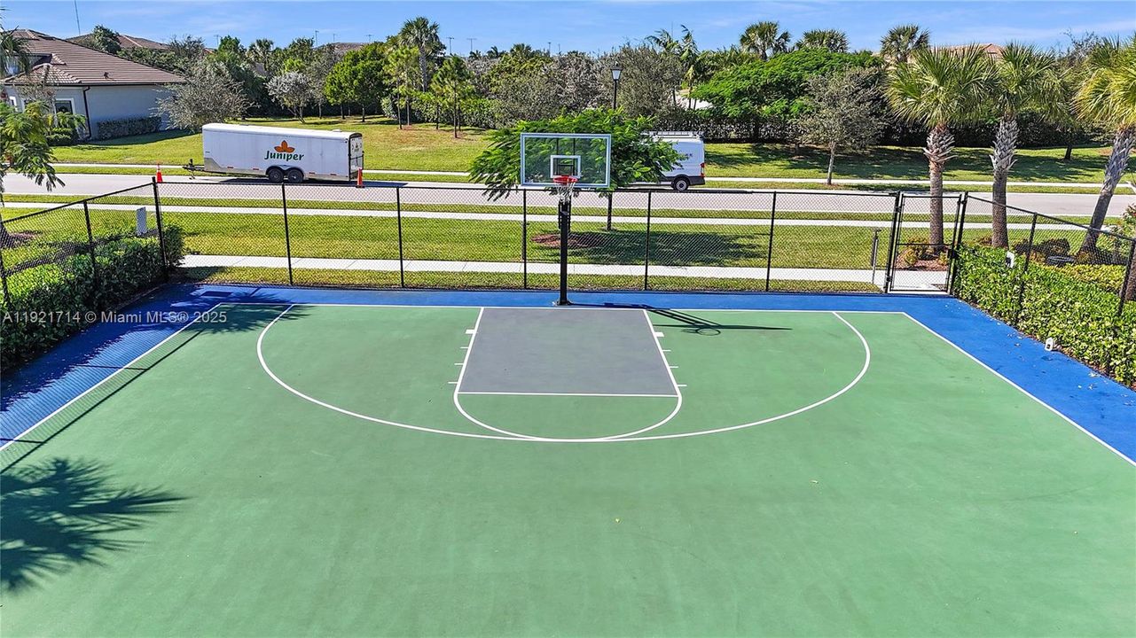 For Rent: $4,195 (4 beds, 2 baths, 2377 Square Feet)