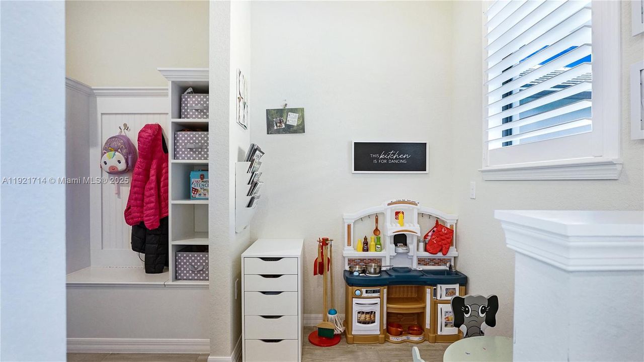 For Rent: $4,195 (4 beds, 2 baths, 2377 Square Feet)